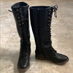 Knee-high combat style lace up boots!!!